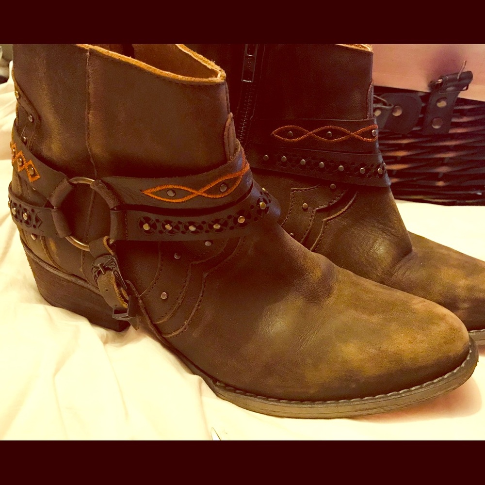 Circle G Women’s Studded Harness Booties Size 10